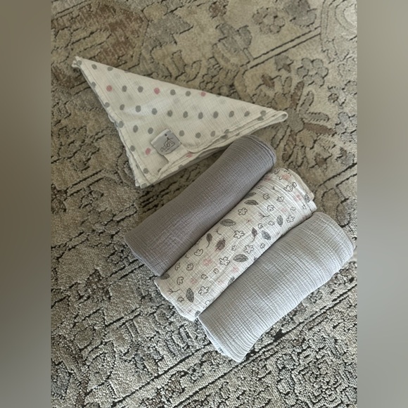 Muslin Baby Swaddles / Blankets x3 & Lovey - Picture 2 of 3